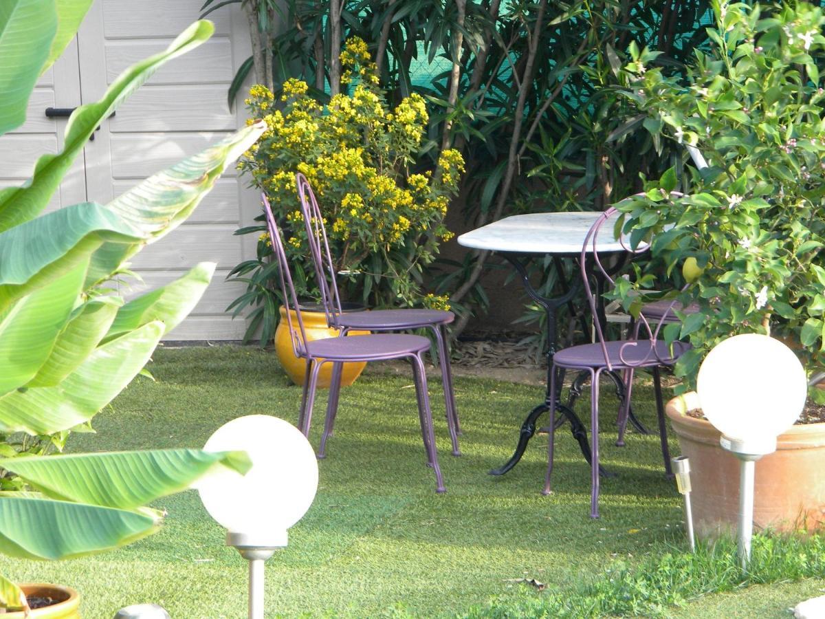 Chez Patrick Roujan Bed & Breakfast Exterior photo