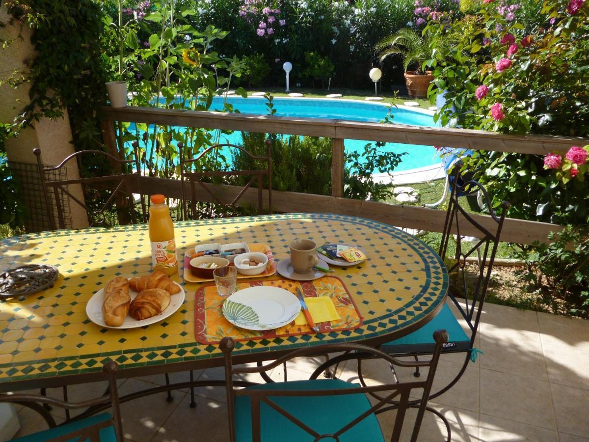 Chez Patrick Roujan Bed & Breakfast Exterior photo